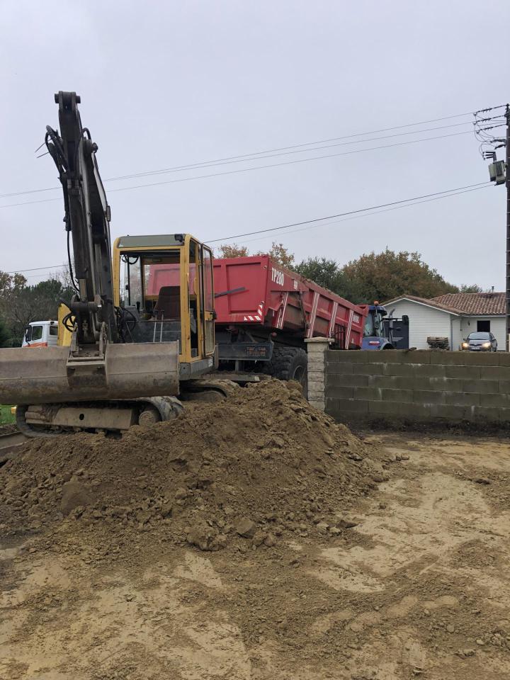 Travaux d’empierrement à Mont-de-Marsan