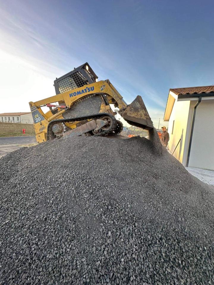 Travaux d’empierrement à Mont-de-Marsan